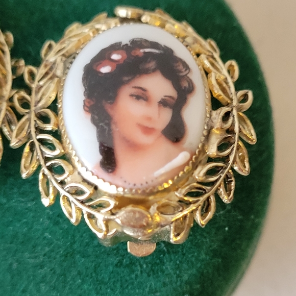 Vintage Whiting & Davis Clip-On Earrings ~ Hand-painted Cameo Limoges, France - Picture 12 of 15